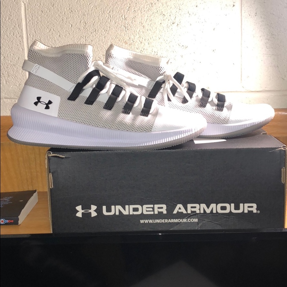Basketball shoes